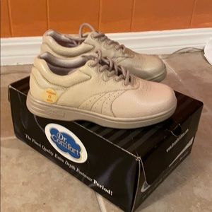 Dr. Comfort women’s sneakers